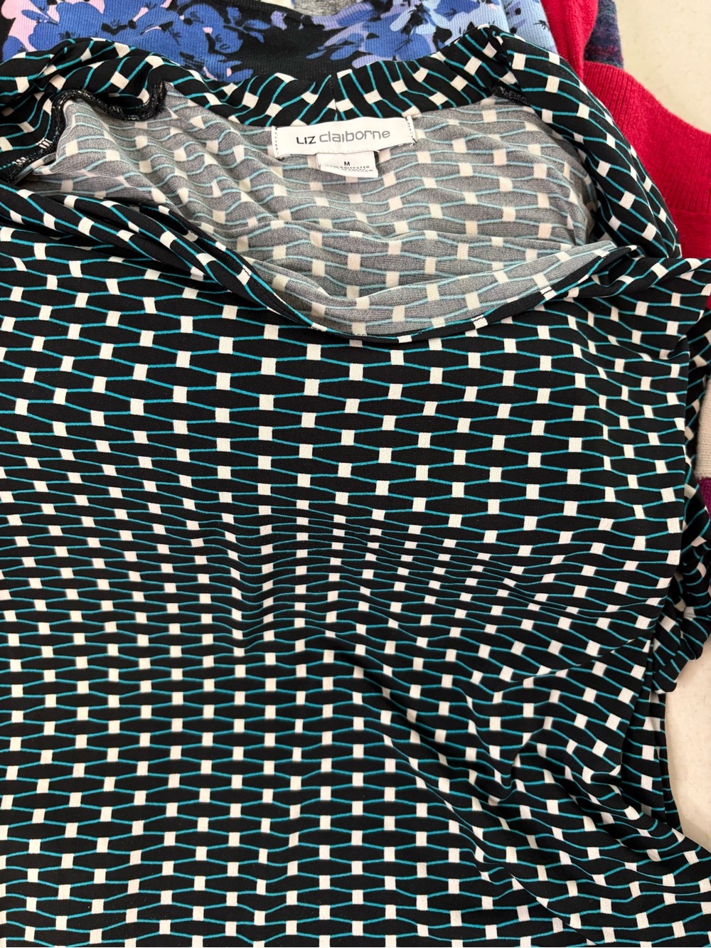 Closet Clean Out Women’s 13 Shirts/ Great For Resellers - Picture 12 of 16